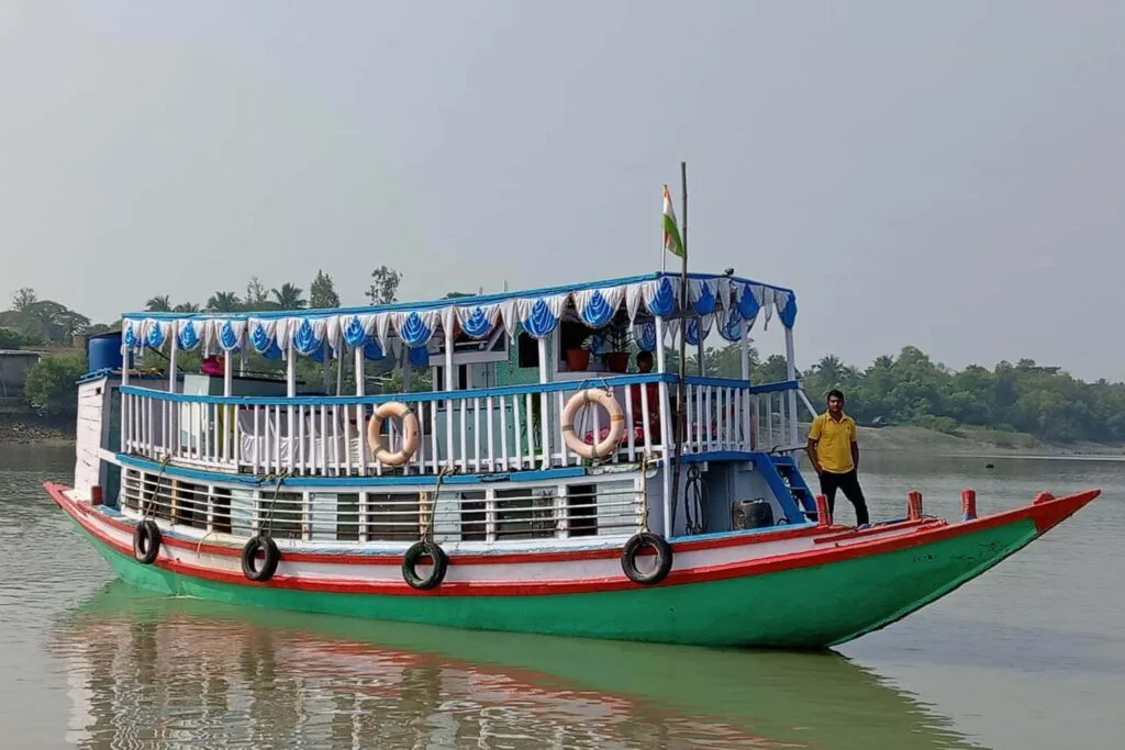 Tourist boat safari in Sundarban Delta for tour packages"